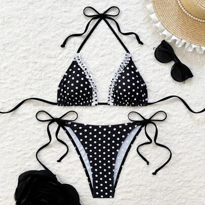 Bộ bikini chấm bi dễ thương dành cho nữ, kiểu cổ yếm hở lưng với chi tiết thắt nút và quần lọt khe buộc dây bên hông, thích hợp cho kỳ nghỉ biển.