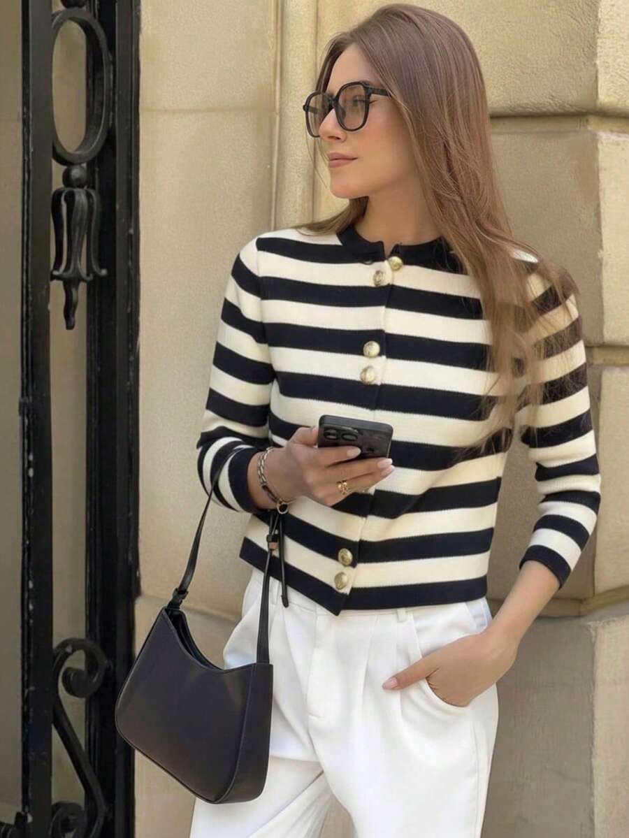 FOR BEAUTY Autumn And Winter New Cardigan, Simple And Casual Style, Round Neck Long Sleeved Black And White Stripes With Metal Buttons, Style Knitted Casual Commuting Style That Is Versatile And Fashionable. Top - 黑與白 - 查看 1