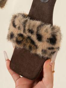 女士法式方头豹纹绑带电镀不对称高跟毛绒拖鞋，时尚欧美风，温柔优雅，适合室内/室外穿着，情人节约会穿着，可搭配针织连衣裙和高跟鞋 - 豹紋 - 查看 6