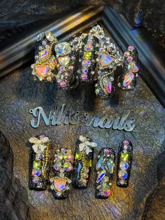 10 piezas Juego de uñas largas cuadradas, pegatinas de arte de uñas hechas a mano, accesorios de bolas de acero de cristal 3D tridimensionales, gemas de uñas brillantes de colores, uñas negras estilo Y2k, juego de arte de uñas con diseño de cristales 3D y corazones adecuado para que las mujeres lo usen a diario en fiestas (con: un trozo de pegamento de gelatina y una tira de fricción) Suministros para uñas