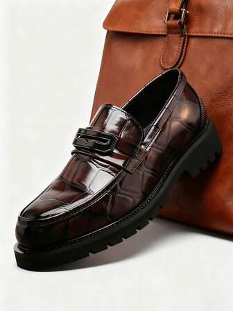 Scarpe eleganti da uomo in stile retrò di lusso, mocassini penny con stampa a quadri, in pelle morbida e traspirante con punta tonda, adatte per occasioni formali, casual, ufficio, matrimoni e altre occasioni. Si consiglia di scegliere una taglia in più. Scarpe adatte per coppie, cene romantiche, regali festivi, studenti e per tutte le stagioni.