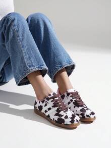 Women's Sneakers, Retro Style Women's Sports Sneakers - Họa tiết con bò - Xem 2