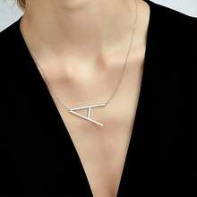 Collar con colgante de letras grandes de acero inoxidable chapado en oro de 18K con inicial en diagonal MOMOL, collar con monograma de nombre para mujeres, R - r - Ver 7
