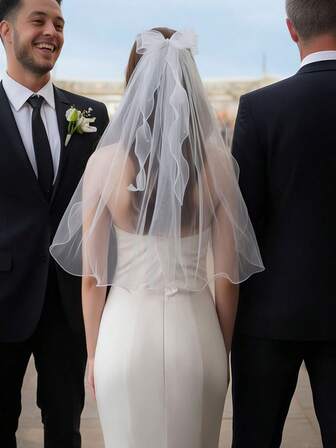 Dream Multi-Layer Wavy Edge Bridal Headdress 2025 New Luxury Pearl Embellishment Elegant Headdress High Level Accessories Designed For Romantic Wedding/Bridal Hair Highlights Delicate Bow Crown And Fine Gauze Combine To Create Beautiful And Elegant Bride Style Suitable For Wedding Photography Wedding Photography Sisters Group Gifts