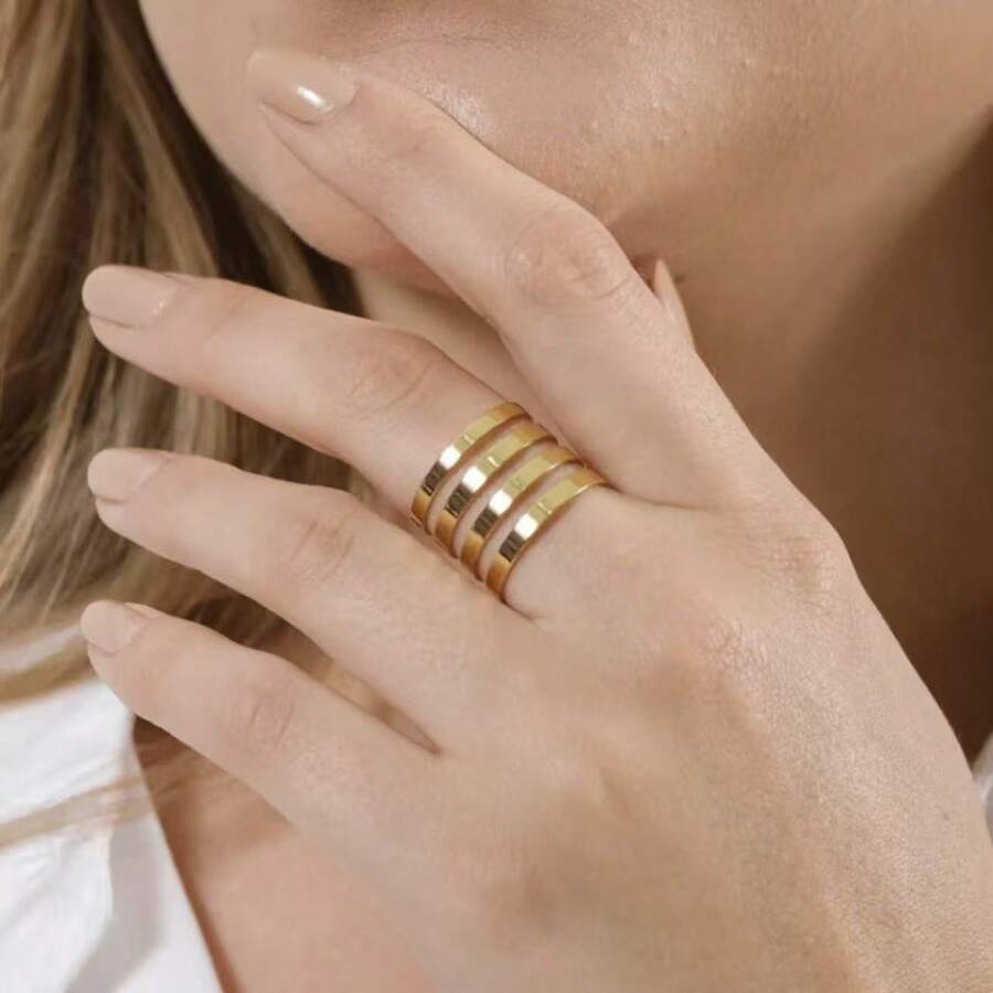 Women's Wide Ring With 4 Lines, Modern And Minimalist Style - 1*Ouro - View 1