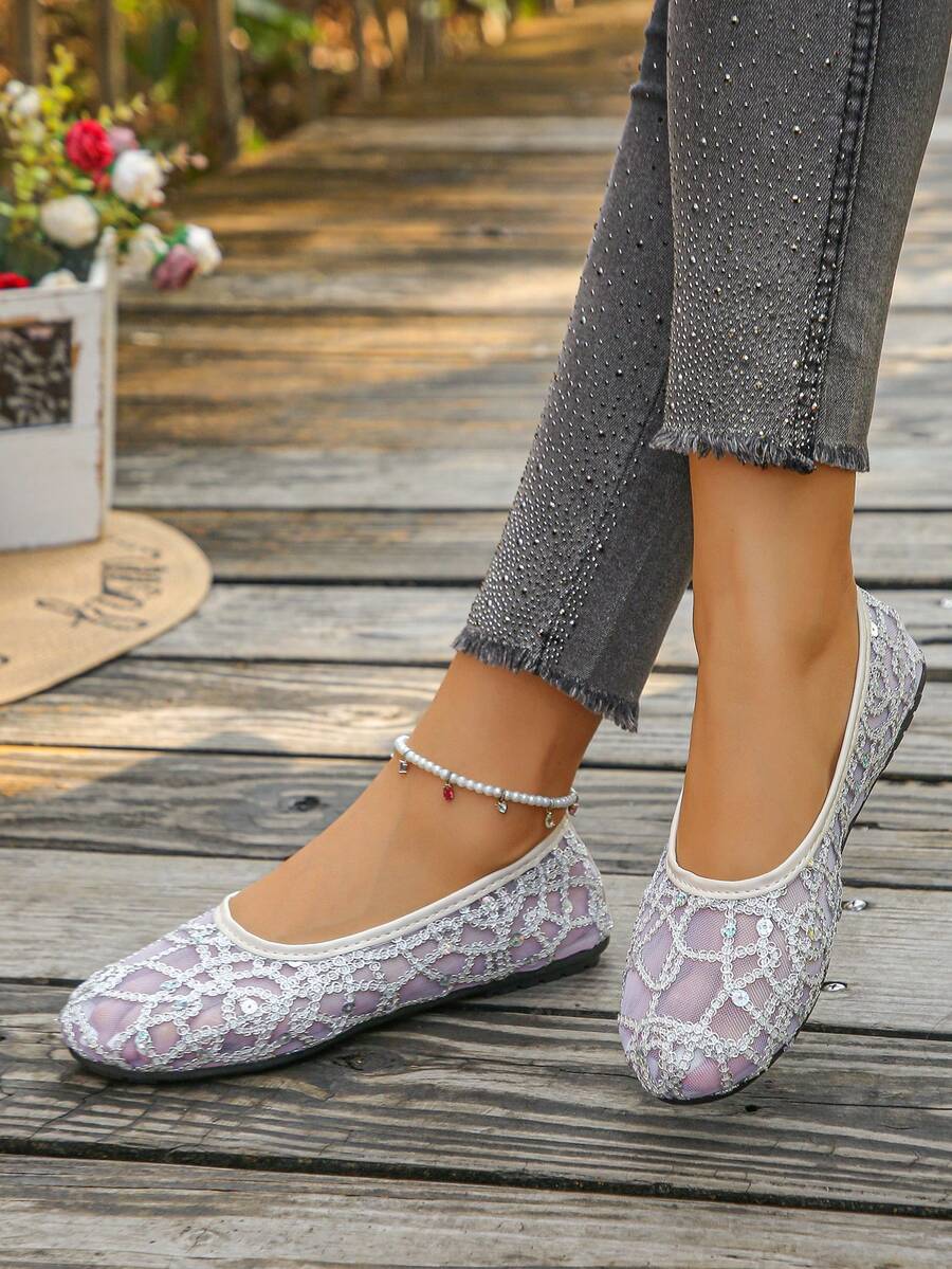 Giày lười nữ cỡ lớn 36-43 màu trơn thanh lịch, đế trắng, phối lưới, họa tiết vòng tròn bạc, thích hợp cho công sở và hoạt động ngoài trời, mẫu mới mùa xuân/thu, kiểu dáng slip-on, mũi tròn, thoáng khí và nhẹ. - Lưới trắng với các vòng tròn bạc - Xem 1