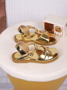 儿童时尚户外凉鞋，平底夏季凉鞋，新款沙滩鞋，深受女孩喜爱