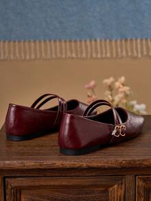女士时尚方头浅口酒红色平底鞋，适合新年、婚礼、通勤、约会、派对、圣诞节等场合，四季皆宜的百搭平底鞋，春夏户外活动穿着更显优雅气质，双带玛丽珍芭蕾平底鞋，夏季必备 - 酒紅色 - 查看 5