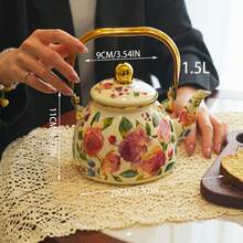 1 pieza Tetera vintage de alta gama con diseño de rosa de mediados de verano, estilo retro nórdico con gran capacidad, asa y borde de metal dorado. Tetera multiusos portátil resistente a altas temperaturas para café, té de flores, té con leche, leche, aceite, vinagre, agua fría, decoración del hogar, fiestas de cumpleaños, reuniones festivas, botellón de agua para picnic al aire libre y camping, artículo escolar