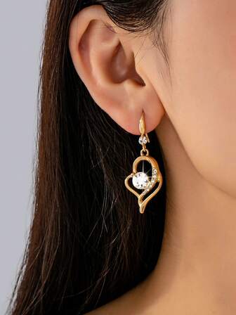 1对长款优雅甜美风格耳环，原创设计奢华珠宝，女士金色心形水晶耳环，高端轻盈水钻心形耳钉