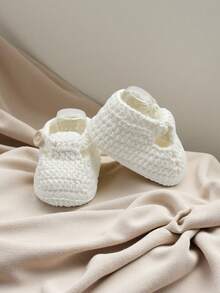 1 Pair Handmade Crochet Infant Shoes, Button Closure, Flat Sole - White - View 6