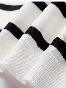 1件男士休闲撞色条纹套头针织毛衣