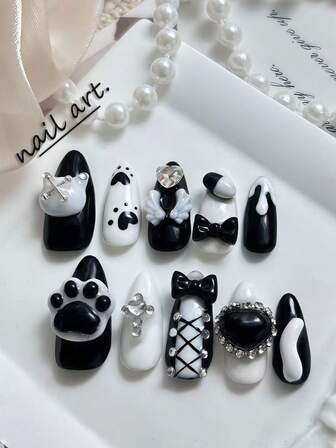 1 片手工制作的按压式美甲贴片，椭圆形，黑白甜美酷炫风格 3D 美甲贴片，可爱美甲，假指甲贴片，长款美甲贴片，高端美甲贴片，可重复使用，适合女性和女孩日常或度假佩戴，也可作为礼物赠送。