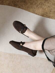 Mengshangli 女士平底套脚乐福鞋，休闲皮革船鞋，英伦风 - 巧克力棕 - 查看 4