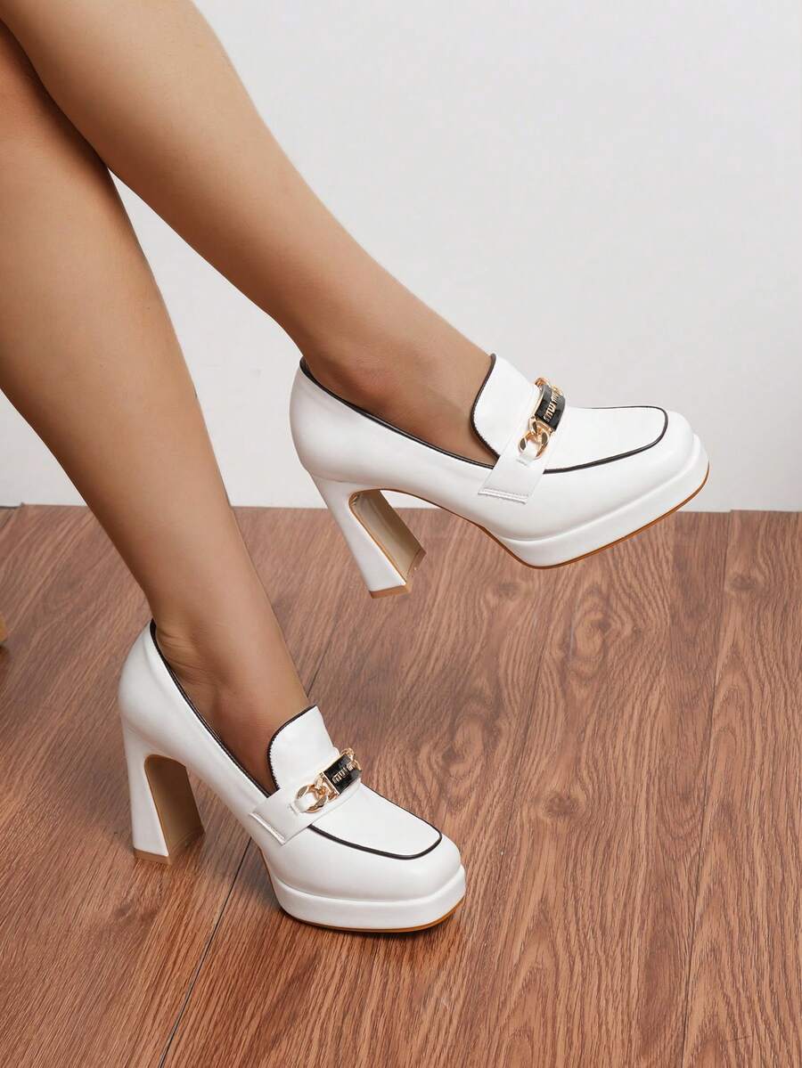 Mocasines de tacón grueso elegantes para mujer, Oxfords blancos con acento de cadena metálica, Bombas de estilo británico retro versátiles para uso diario, fiesta, trabajo, cita, boda, todas las estaciones, que realzan la altura y la longitud de las piernas