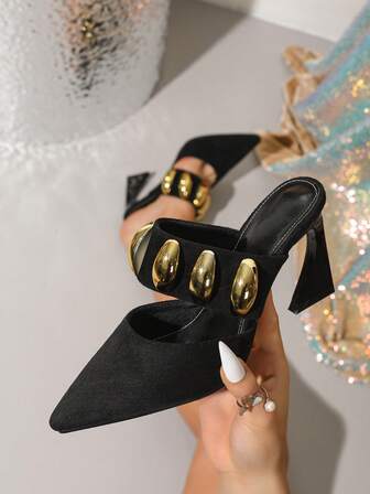 黑色尖头露跟凉鞋，复古性感穆勒鞋，金色金属装饰，不对称鞋跟