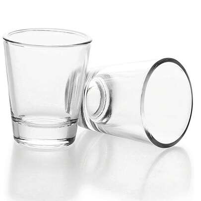 1个玻璃杯，可作酒杯、水杯，休闲风格伏特加杯，非常适合家庭聚会和派对！送给我父亲的礼物