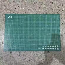 1pc Extra Large Self-Healing Cutting Mat - A1/A2/A3 Size, With Grid Lines And Diagonal Cut Guides, Suitable For Fabric, Paper, Cardboard - Heavy Duty Craft, DIY, Office, School, Technical Drawing - Compatible With Cutting Machines (Fits A0-A3 Paper Sizes) - Green Grid Layout And White Borders For Precise Alignment - Durable Smooth Surface, Long-Lasting, Large Craft Cutting Mat, Hobby Cutting Mat