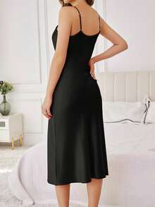 1件女士优雅睡衣纯色舒适睡袍性感露背长款吊带裙，适合新娘、伴娘、居家穿着，春夏秋冬皆宜。 - 黑色 - 查看 3