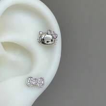 Sanrio 两件官方授权的三丽鸥饰品，时尚、优雅又可爱。猫咪全钻蝴蝶结耳环，简约百搭的钛钢螺丝耳环，适合日常佩戴或作为节日礼物送给朋友，四季皆宜。 - 彩色 - 查看 5