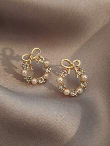 一对小巧可爱的蝴蝶结珍珠水钻耳环，适合女性佩戴，可作为圣诞节、新年、情人节礼物或日常佩戴。 - 金色 - 查看 3