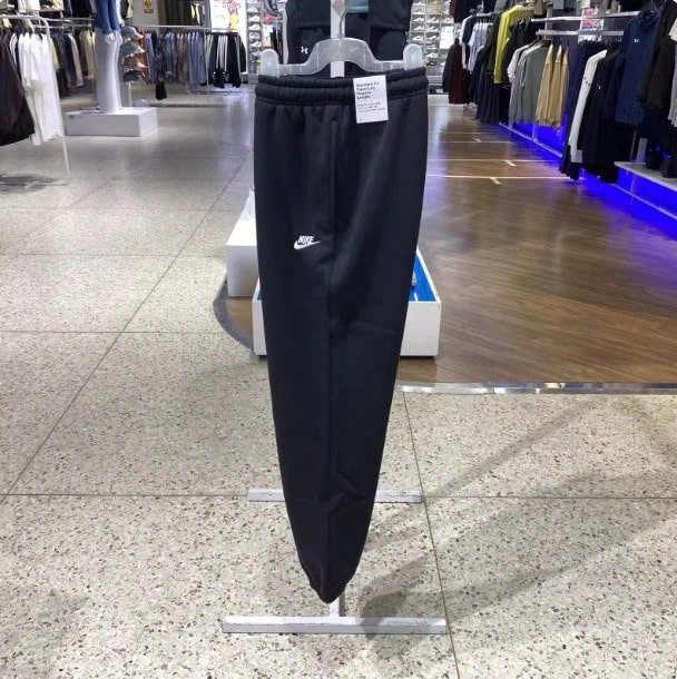 Nike 男士新款保暖内衬运动裤，宽松抽绳腰针织裤 - 黑色 - 查看 1