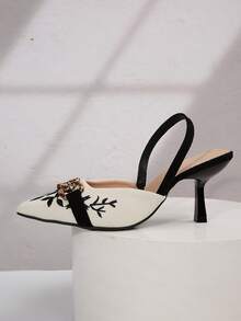 FVPFVP 2025 Summer New Chinese Style Pointed Toe Embroidered Elegant High-End Women Sandals, Comfortable - Beige - View 7