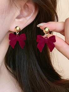 一对秋冬季蝴蝶结绒面赫本风格耳环，兼具高端复古气质，时尚百搭。 - 彩色 - 查看 3
