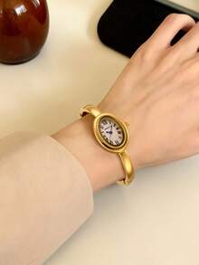 1pc Women's Minimalist Vintage Delicate Small Versatile Bracelet Quartz Watch Suitable For Daily Wear - Gold - View 5