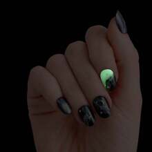 KISS Voguish Fantasy Halloween Press On Nails, 'Space Girl', Dark Navy, Short Oval, Glow In The Dark, Magnetic Powder Effect, Pink Gel Nail Glue (2g), 28 Fake Nails - MàuD - Xem 5