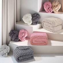 1卷250克超柔软粗毛线 - 超粗0.79英寸，蓬松雪尼尔毛线，适合手工DIY手臂编织，非常适合手工编织围巾、毯子、靠垫、宠物窝、编织配件，多种颜色可选，舒适耐用的聚酯纤维，可机洗且易于使用。