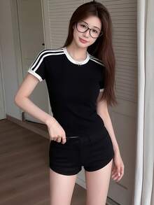 四条纹肩部短袖T恤，性感风格，时尚青春，修身剪裁，简约露脐休闲黑色上衣 - 黑色 - 查看 5