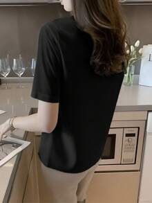 真丝短袖设计，别致港式缎面衬衫，纯色，纽扣开襟，适合春季办公室穿着，黑色 - 黑色 - 查看 3