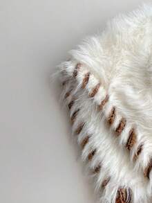 1 căciulă pufoasă tricotată manual pentru femei, groasă și călduroasă, elegantă, versatilă, măgulitoare, design cu clape pentru urechi, toamnă/iarnă