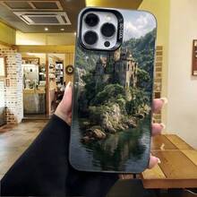 Cubierta de telefono para iPhone con diseño de paisaje montano y castillo negro con texto SO COOL en color azul oscuro ideal para uso diario en cafeterias y salones - Negro - Ver 4