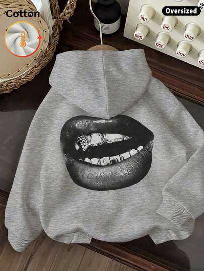 Ciepła, pluszowa, luźna, jesienno-zimowa odzież dziecięca z podszewką z polaru, luźna bluza z kapturem w jednolitym kolorze i okrągłym dekoltem, bawełniana bluzka, słodki styl, dziewczęcy, styl retro/domowy/sportowy/uliczny/preppy, miękka i oddychająca bluza z długim rękawem, bluzki dla chłopców/dziewcząt, codzienna bluza, nowa kolekcja, młodzieżowa, na powrót do szkoły/sezon szkolny, odzież świąteczna, słodka, wyjątkowy, duży czarny nadruk ust, czapeczka, dziewczęca bluzka, ręcznie robiona dziewczynka, niemowlę, dziewczynka