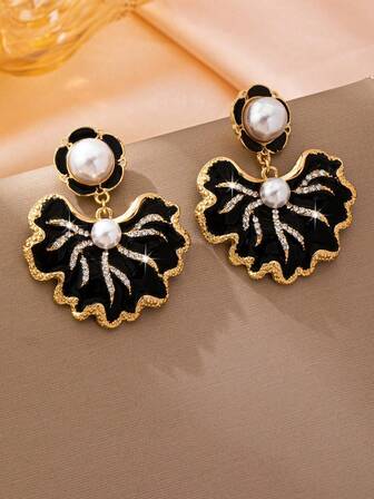 一对奢华复古花卉珐琅水钻耳环，性感时尚百搭，是送给女性的精美首饰礼物，适合派对佩戴