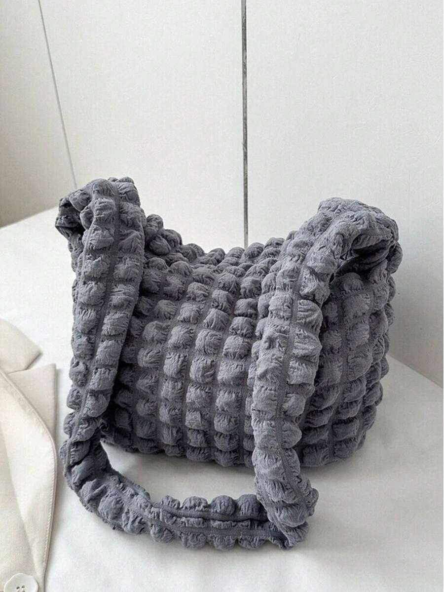 Dies ist eine modische und elegante einfarbige, wolkenförmige Bubble-Schultertasche, speziell für Frauen entworfen. Sie ist leicht und geräumig, was sie sehr geeignet für den täglichen Ausgang, Einkaufen, Wochenendtrips und legere Zusammenkünfte macht.