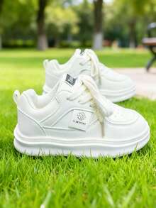 儿童运动鞋，男女童户外休闲跑步鞋，时尚百搭，适合学校和校园穿着，舒适柔软，运动和日常休闲皆宜。 - 白色 - 查看 15