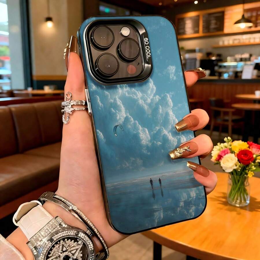 Cubierta de telefono con diseño de cielo azul y nubes para iPhone 14 Pro Max en color azul con impresion de paracaidas y texto SO COOL ideal para uso diario en cafeterias y viajes - Blanco - Ver 1