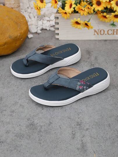 2025 New Summer Kids' Printed Flip Flops - Navy Blue Design, Fashionable And Comfortable. Ideal For Daily Outings, Park Visits, Beach Parties, And Summer Vacations, Also Very Versatile.