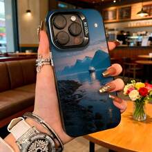 Cubierta de telefono con diseño de paisaje montano y barco azul oscuro para iPhone 14 Pro Max con texto SO COOL ideal para uso diario en cafeterias y viajes - Negro - Ver 1