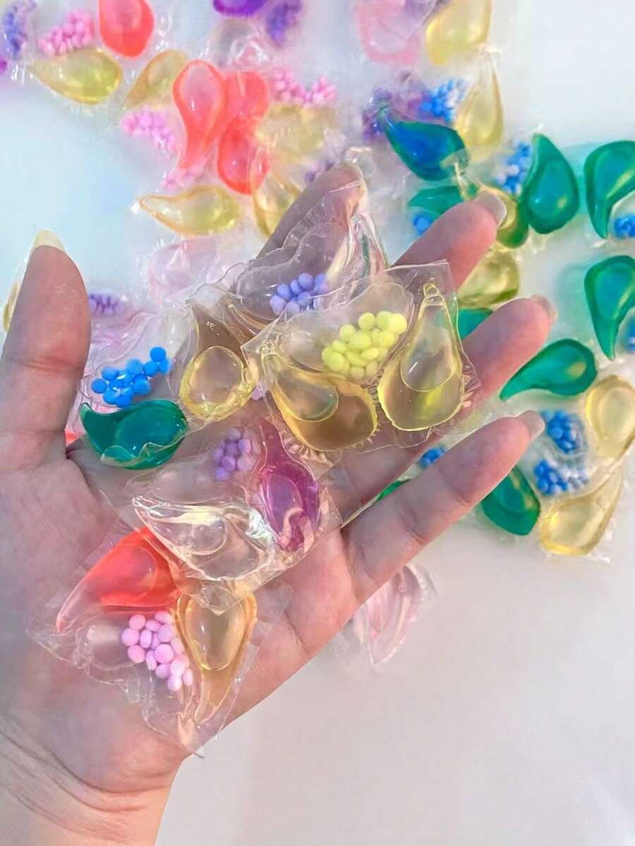 三合一洗衣凝珠 | 高浓缩配方，持久留香 | 可溶于水的薄膜，深层清洁 | 柔顺衣物并保护衣物颜色，家庭装，水溶性薄膜 - 彩色 - 查看 1