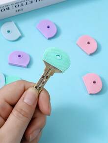 2/4/10个彩色硅胶钥匙扣 - 再也不用担心钥匙混淆！柔软的钥匙识别标签，适用于家庭、办公室和Airbnb房东 - 色彩鲜艳、经久耐用的钥匙套，方便快速识别钥匙，适合海滩、夏季、度假、旅行、外出、家居用品、母亲节礼物、卧室装饰、花园、厨房装饰、夏季、海滩、旅行必备品、房间装饰、软萌可爱、毕业季等场合。 - 彩色 - 查看 11