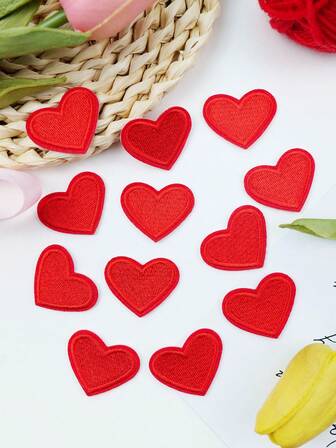 12个红色小爱心形状熨烫贴片