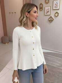 Áo khoác cardigan dài tay cổ tròn màu trơn dành cho nữ. Viền bèo nhún tạo điểm nhấn thanh lịch và thời trang. Chiếc áo len sành điệu và tinh tế này hoàn hảo cho chụp ảnh, mặc hàng ngày hoặc đi dạo. Màu trắng - trắng - Xem 7
