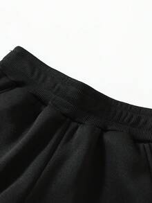 These Fleece-Lined Black Sweatpants Feature A Christmas-Themed Disney Design. Printed With Stitch And Tigger, Along With Christmas Lettering, They're Comfortable, Stylish, And Versatile-A Great Choice For Both Girls And Boys In Our Fall/Winter Collection. - 微笑黑色 - 查看 4
