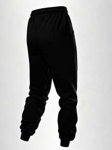 男士休闲跑步裤，配有可调节抽绳、侧袋和品牌标识贴片，适合健身、慢跑、训练和休闲穿着。 - 黑色 - 查看 4