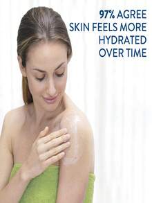 植物萃取精华滋养肌肤，让每一寸肌肤都享受持久柔软水润的呵护。