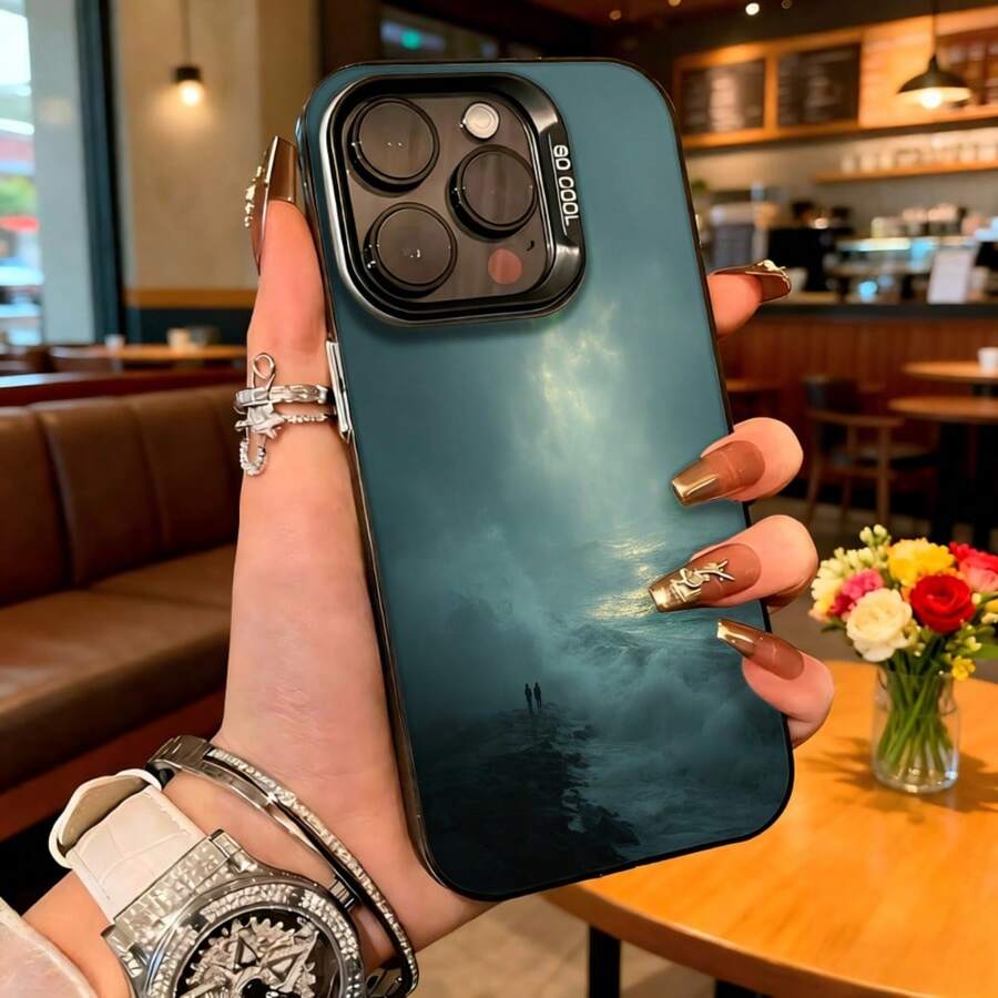 Cubierta de telefono con diseño de paisaje nocturno azul oscuro con texto SO COOL para iPhone 14 Pro Max estilo elegante para uso diario en cafeterias y salones - Negro - Ver 1